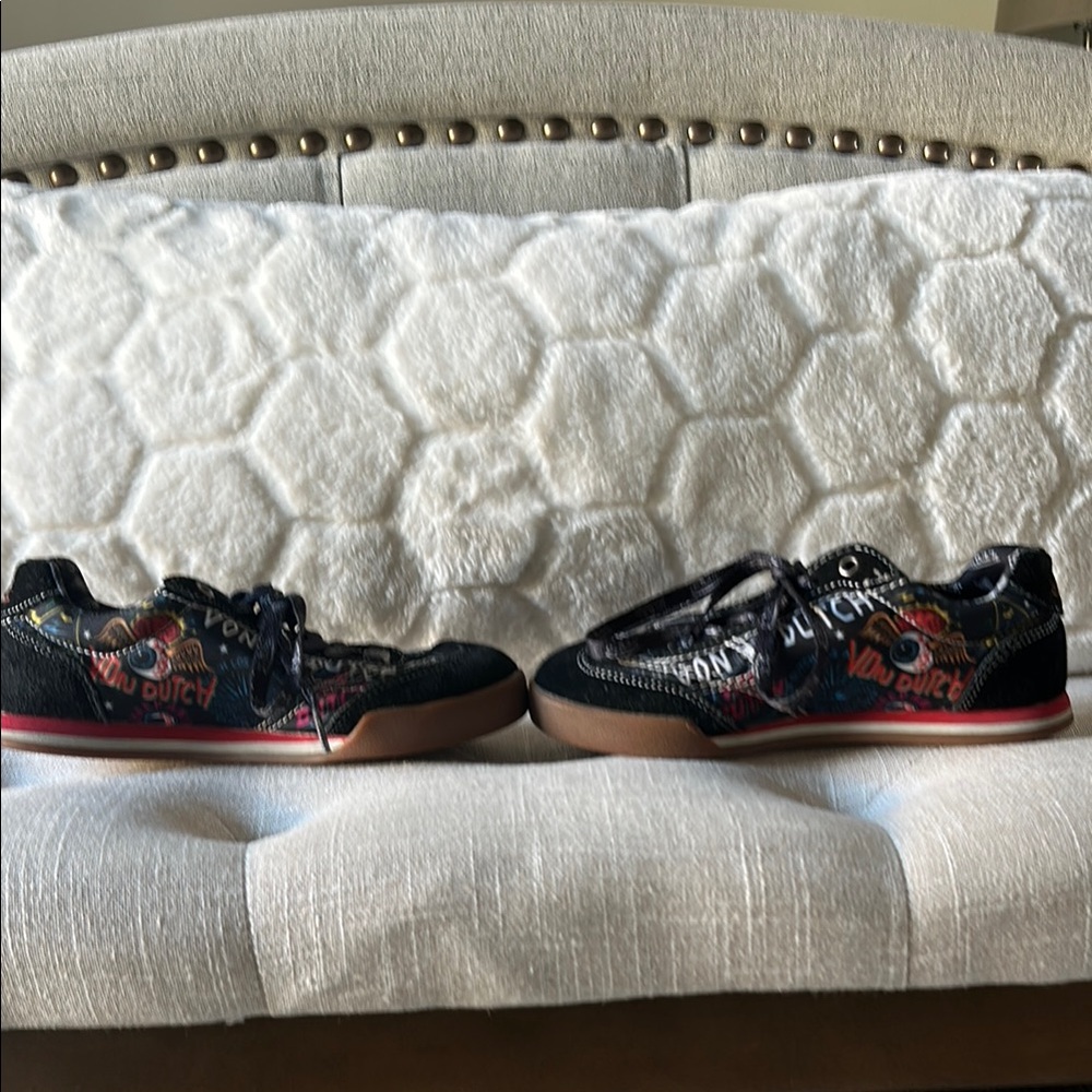 Von Dutch Black and Red Sneakers Sleek Design